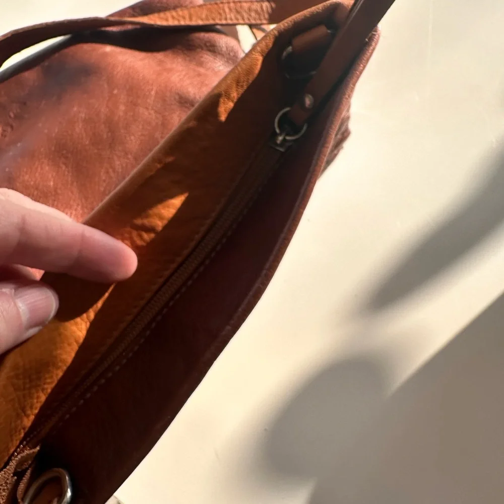 Borgo degle Etruschi Leather Crossbody Bag in Cognac Brown and chocolate brown - Picture 7 of 16